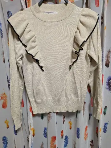 새상품급 로페피크닉 프릴 니트 38 사이즈 L 사이즈 로페피크닉