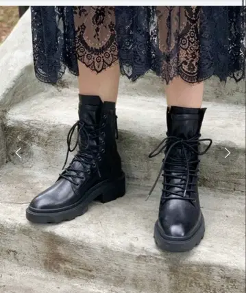 ASH MADNESS 블랙 통굽 레이스업 부츠