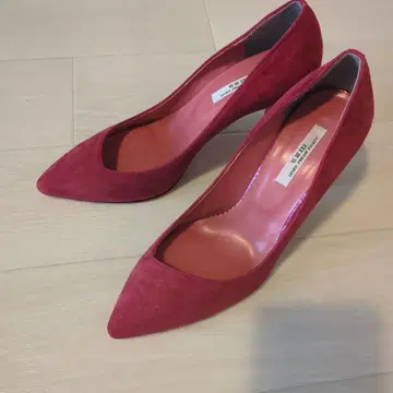 SEVEN TWELVE THIRTY 비대칭 천연 가죽 하이힐 펌프스