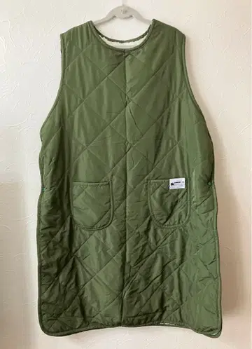 moz 퀼팅 에이프런 올리브 그린 뒷면은 보아 소재로 따뜻합니다.