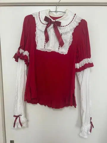 빨간색 긴팔 블라우스 레이스 리본 포함