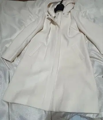 UNITED ARROWS 화이트 노카라 푸드코트