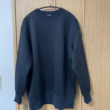 띠어리 맨투맨 블랙 트레이닝복 새상품급입니다.