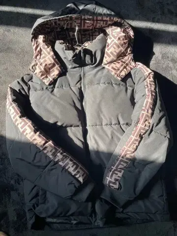 블랙 다운 자켓 K-패션