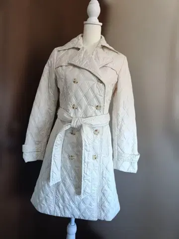 아이보리 퀼팅 트렌치코트 새상품 미사용