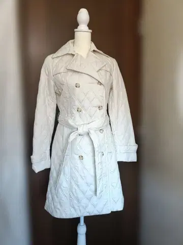 아이보리 퀼팅 트렌치코트 새상품 미사용