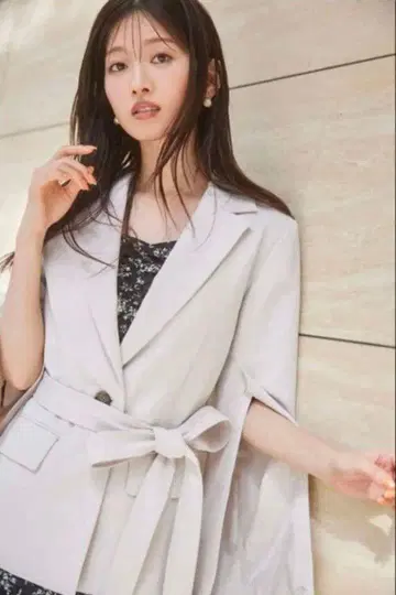 스나이델 미디 테일러드 자켓 슬릿 테일러드 자켓