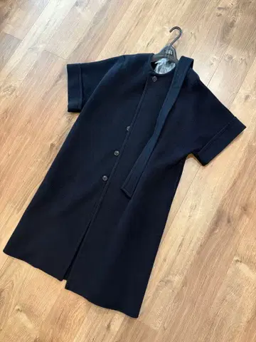 LOEFF 네이비 숏 슬리브 코트