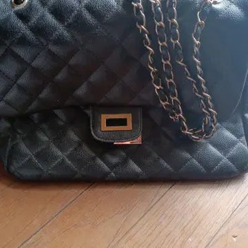 블랙 퀼팅 숄더백