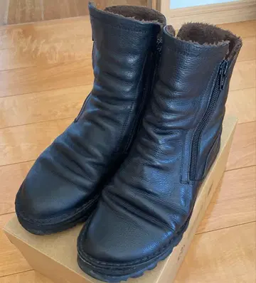 블랙 천연 가죽 플랫 부츠 양쪽 지퍼 포함 23eeee