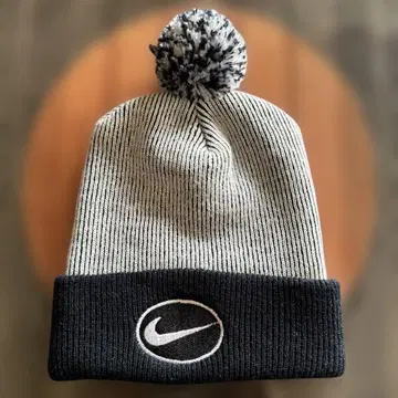 NIKE 니트 모자 폼폼 포함