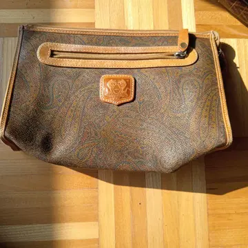 페이즐리 무늬 브라운 가죽 클러치백