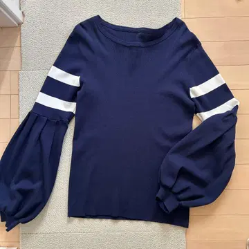 새상품급 JENNE 제뉴 소매 보더 라인 풀오버 리브 니트 네이비