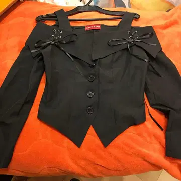 BODY LINE 오프숄더 크롭 자켓 / 고스로리 / 펑크