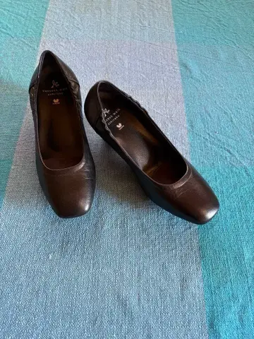 다크 브라운 가죽 스틸레토 펌프스