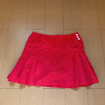 빨간색 도트 무늬 스커트