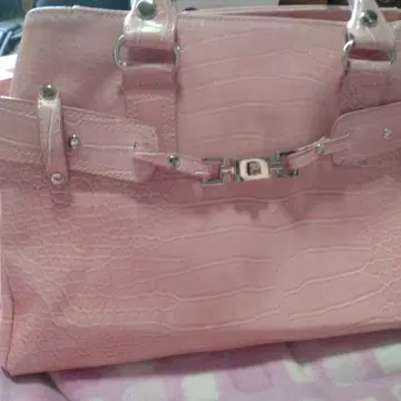 핑크 크로커다일 패턴 핸드백