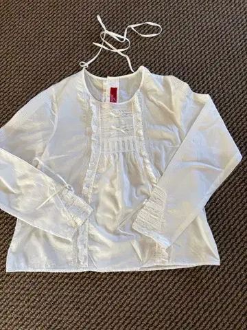 핑크하우스의 귀여운 화이트 블라우스 (하자 있음)