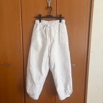 네스트로브 화이트 팬츠