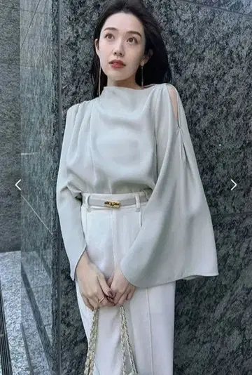 택 포함 새상품 anuans 아뉴앙스 아지메 넥 새틴 블라우스 BEIGE