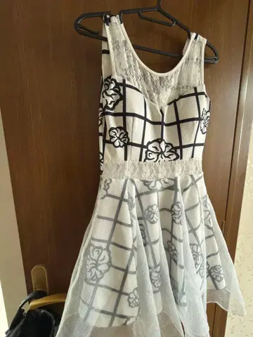 꽃무늬 체크 A라인 드레스 슬리브리스