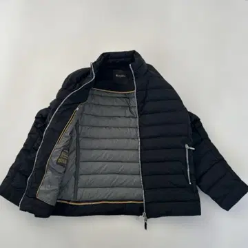 새상품급 MOORER 무레르 블랙 다운 자켓 54