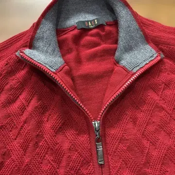 빨간색 니트 지퍼 스웨터