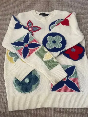 꽃무늬 니트 스웨터 긴팔 화이트