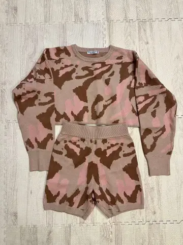 미사용 새상품 핑크 브라운 레오파드 무늬 니트 셋업
