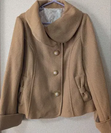 에밀리안 프릴 코트 미사용 새상품급