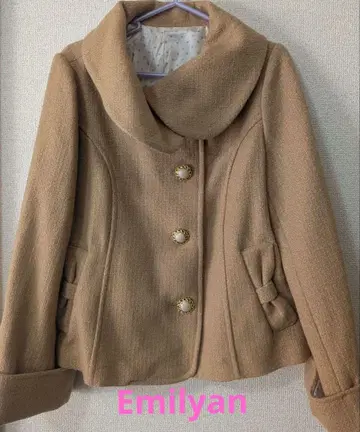 에밀리안 프릴 코트 미사용 새상품급