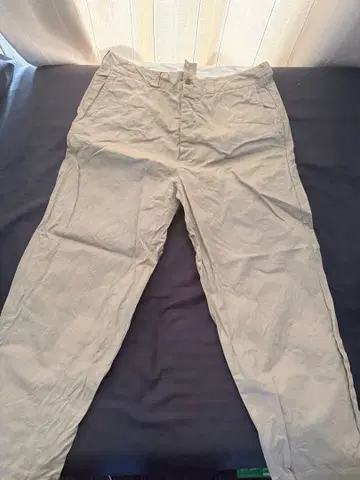 베이지 치노 팬츠