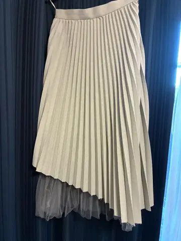 비대칭 플리츠 스커트 라이트 그레이