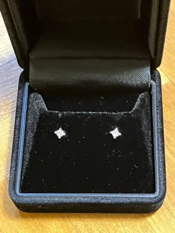 반돔 아오야마 플라티나 다이아몬드 귀걸이