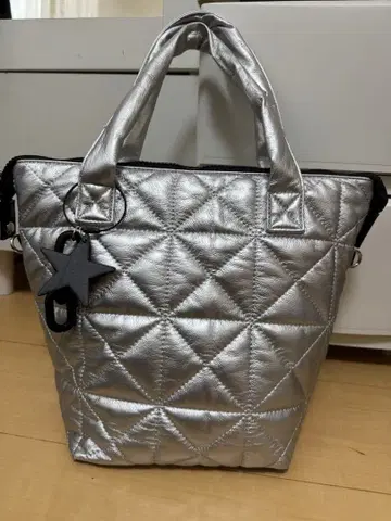 [ 새상품급 ] BAYFLOW 실버 퀼팅 토트백
