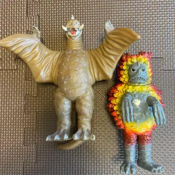 울트라 Q 괴수 2체 세트