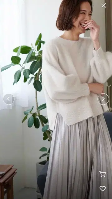 지네스 아이보리 벌룬 슬리브 니트