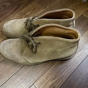 Danner 스웨이드 처카 부츠 베이지