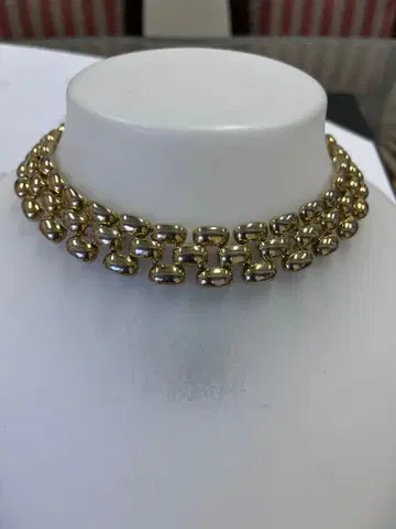 골드 컬러 목걸이