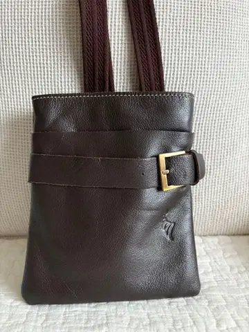 다크 브라운 가죽 숄더백