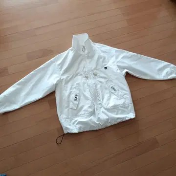 화이트 나일론 자켓 OY