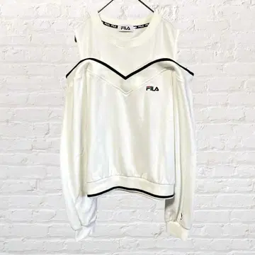 11712 FILA 오프숄더 화이트 맨투맨 어깨 트임 상의 여성스러운