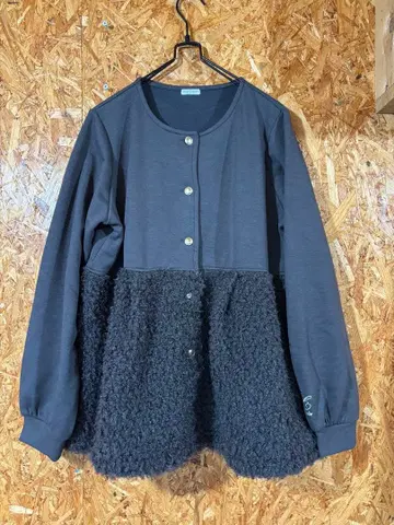 미사용 다크 그레이 원단 절개 맨투맨 상의 멋스러운 상의 복슬복슬한