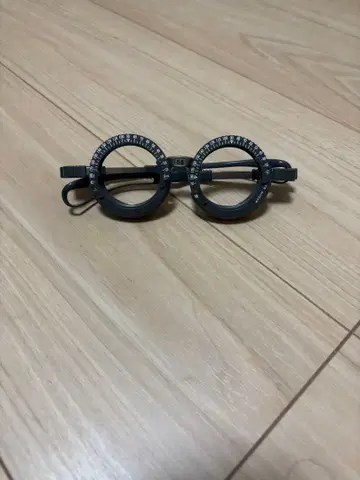 조정 가능한 렌즈 포함 안경 블랙