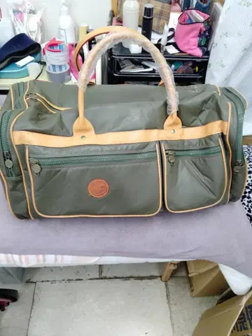 올리브 그린 더플백