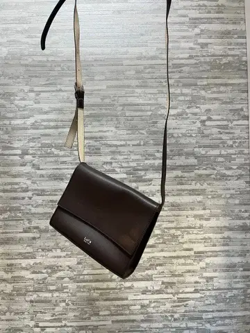 Lui's 다크 브라운 가죽 숄더백