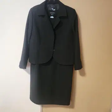 블랙 수트 자켓과 원피스 세트