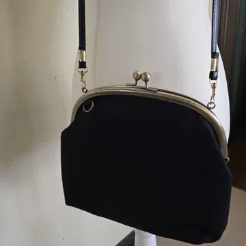 가마구치 숄더백 블랙