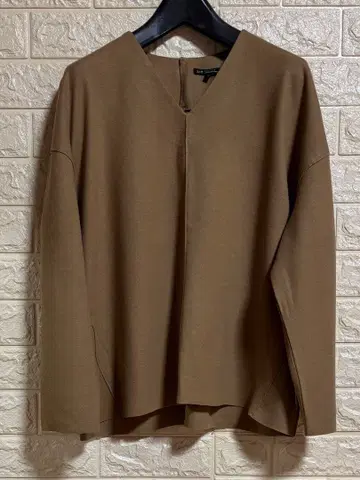 23구 카멜 V넥 긴팔 상의 34 모 100%