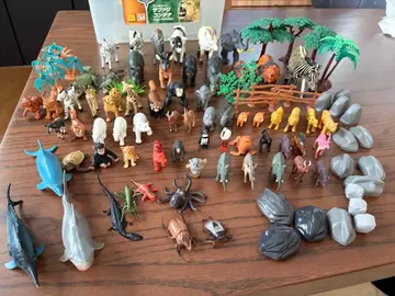 애니멀 존 사파리 컨테이너 & 미니 피규어 (아니아 포함) 세트